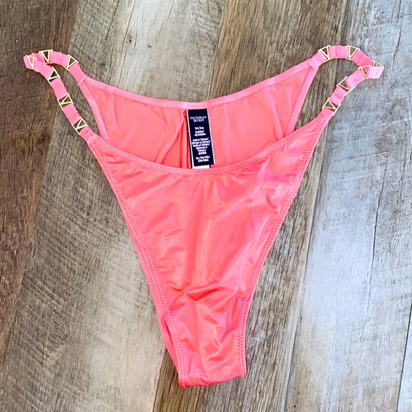 Victoria’s Secret hardware strap panty - Picture 2 of 4